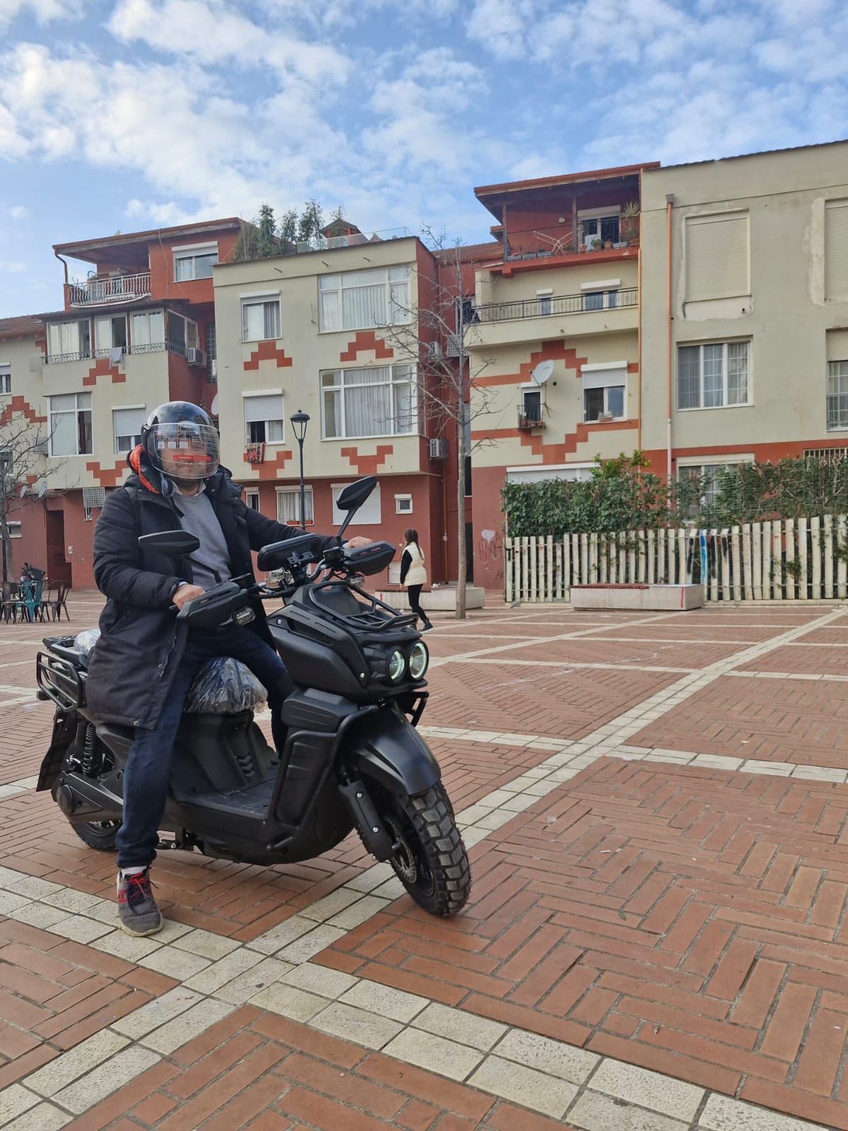 Tank: Shpejtësia e lartë 2000w 72v motocikla e skuterit elektrik me frena disk