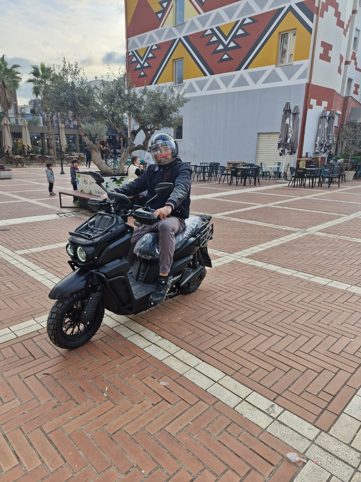 Tank: Shpejtësia e lartë 2000w 72v motocikla e skuterit elektrik me frena disk