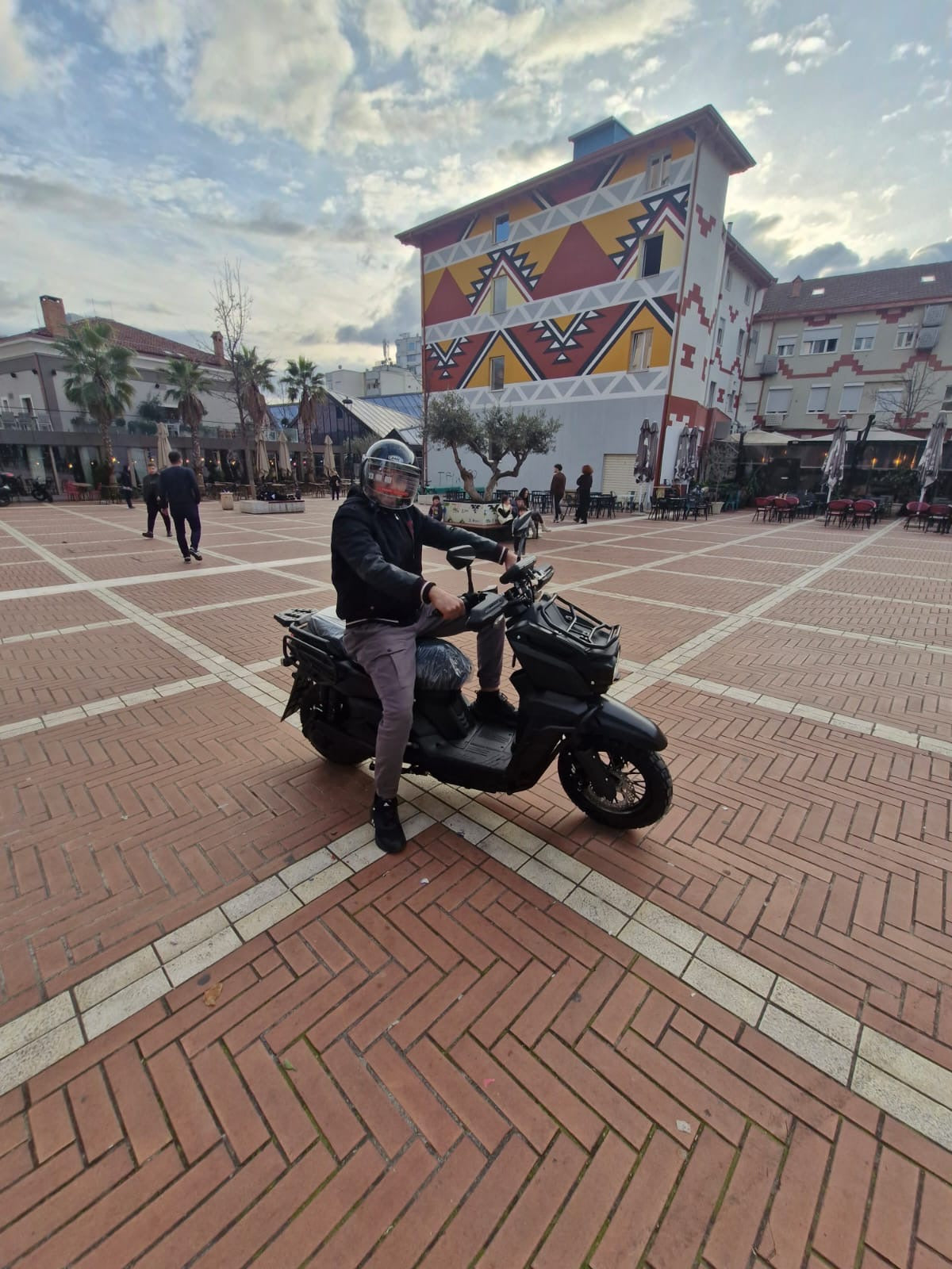 Tank: Shpejtësia e lartë 2000w 72v motocikla e skuterit elektrik me frena disk