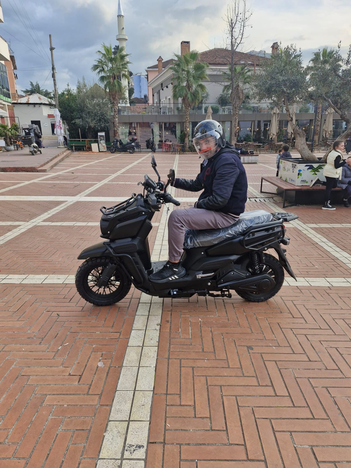 Tank: Shpejtësia e lartë 2000w 72v motocikla e skuterit elektrik me frena disk