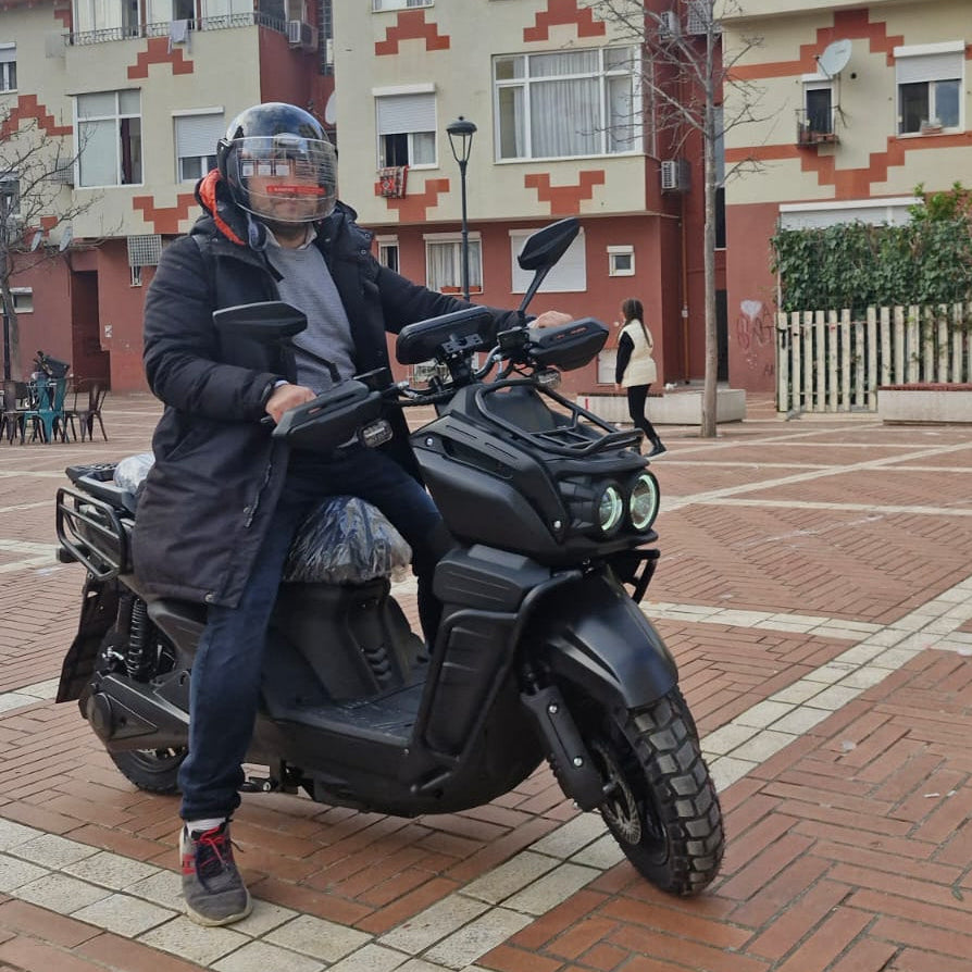 Tank: Shpejtësia e lartë 2000w 72v motocikla e skuterit elektrik me frena disk